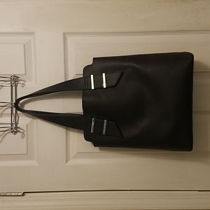 Fashionable tote and shoulder bag